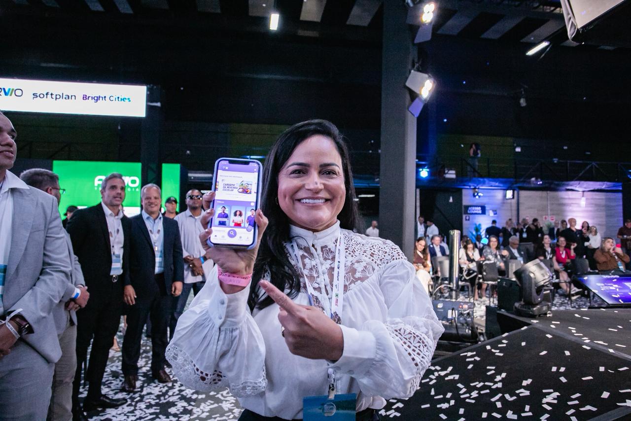 Débora Régis lança aplicativo para acesso a serviços da Prefeitura de Lauro