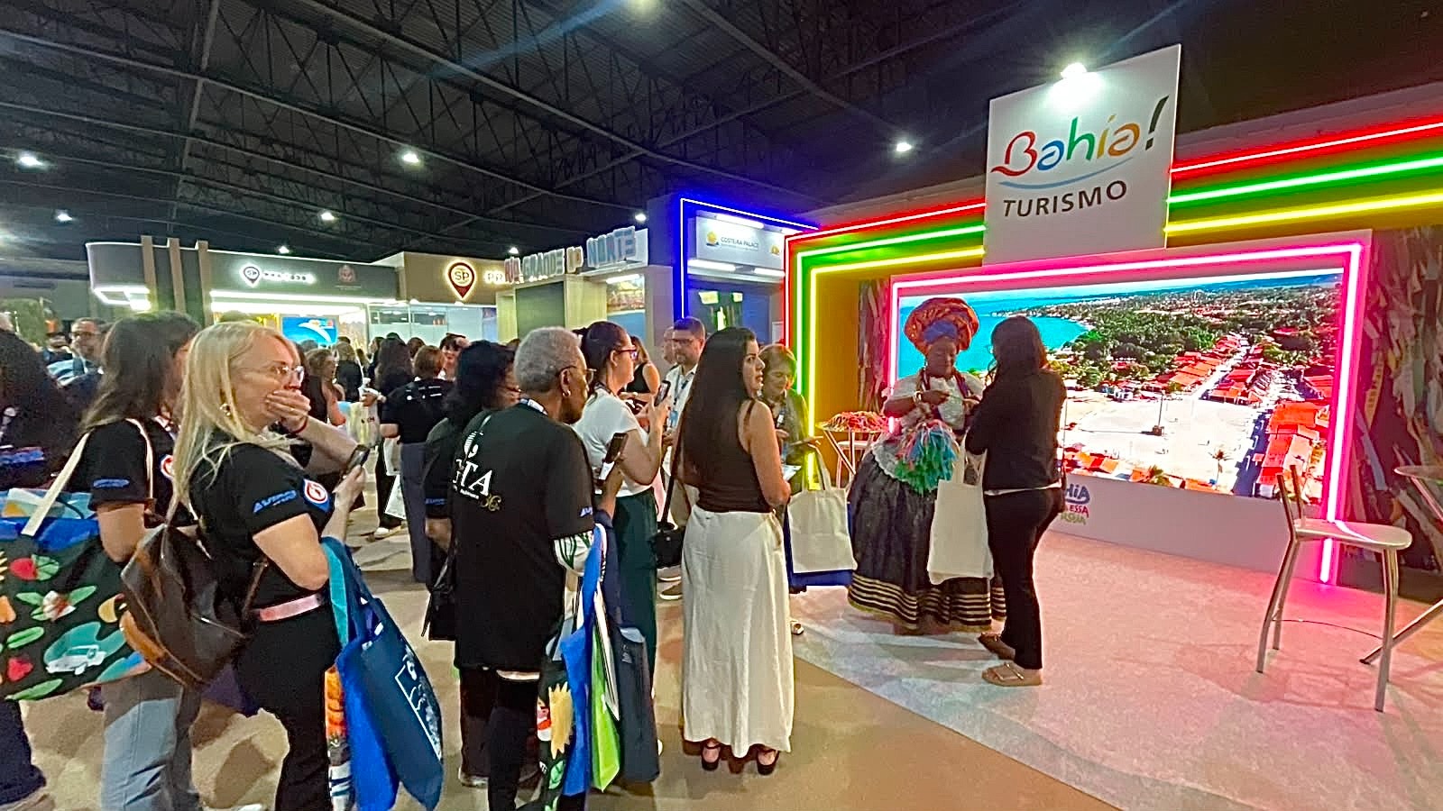 Promoção do destino Bahia é reforçada em eventos de turismo no Sul e Sudeste