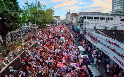 Imagem do post Jerônimo exalta multidão em caminhada ao lado de Wagner e Rui em Itabuna