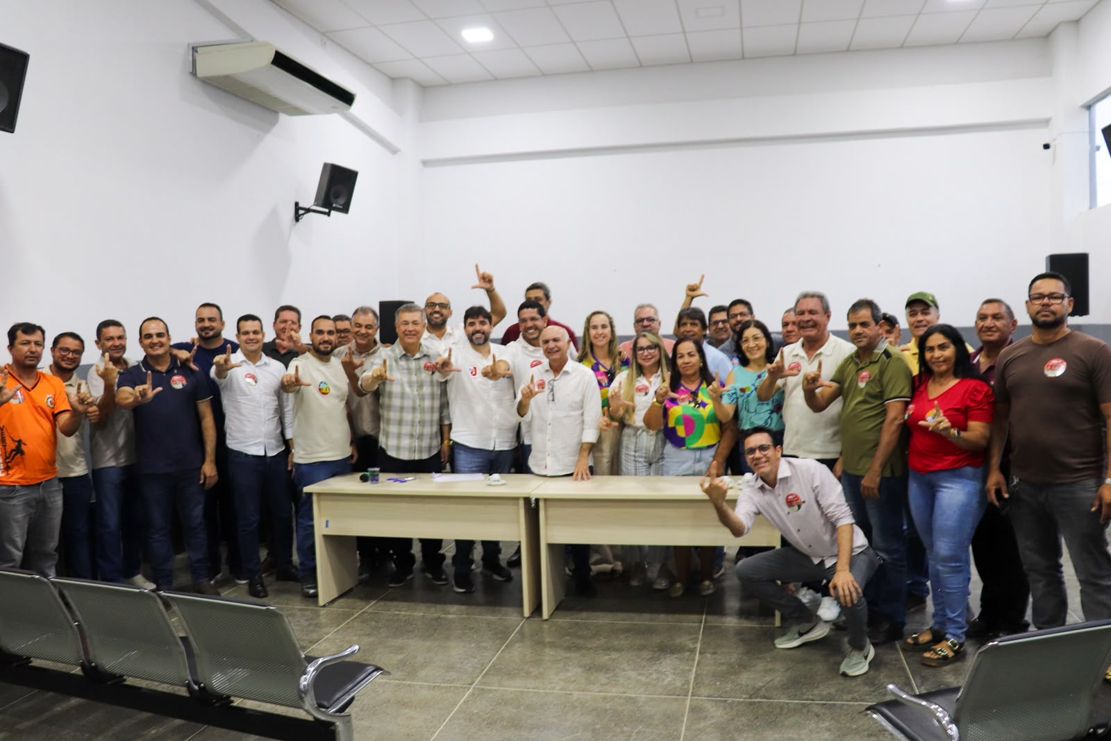 Adolpho Loyola reúne prefeitos de Irecê e reforça mobilização para campanha de Jerônimo
