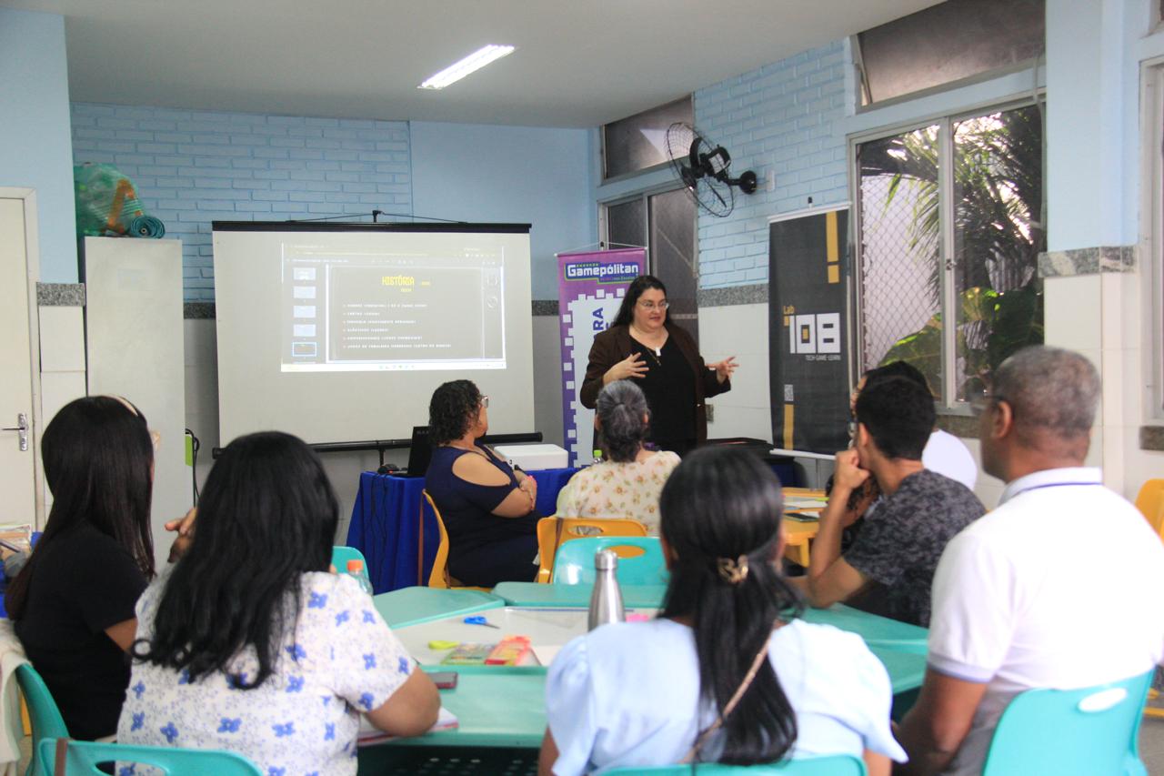 Professores de Salvador aprendem a criar jogos para usar em sala de aula