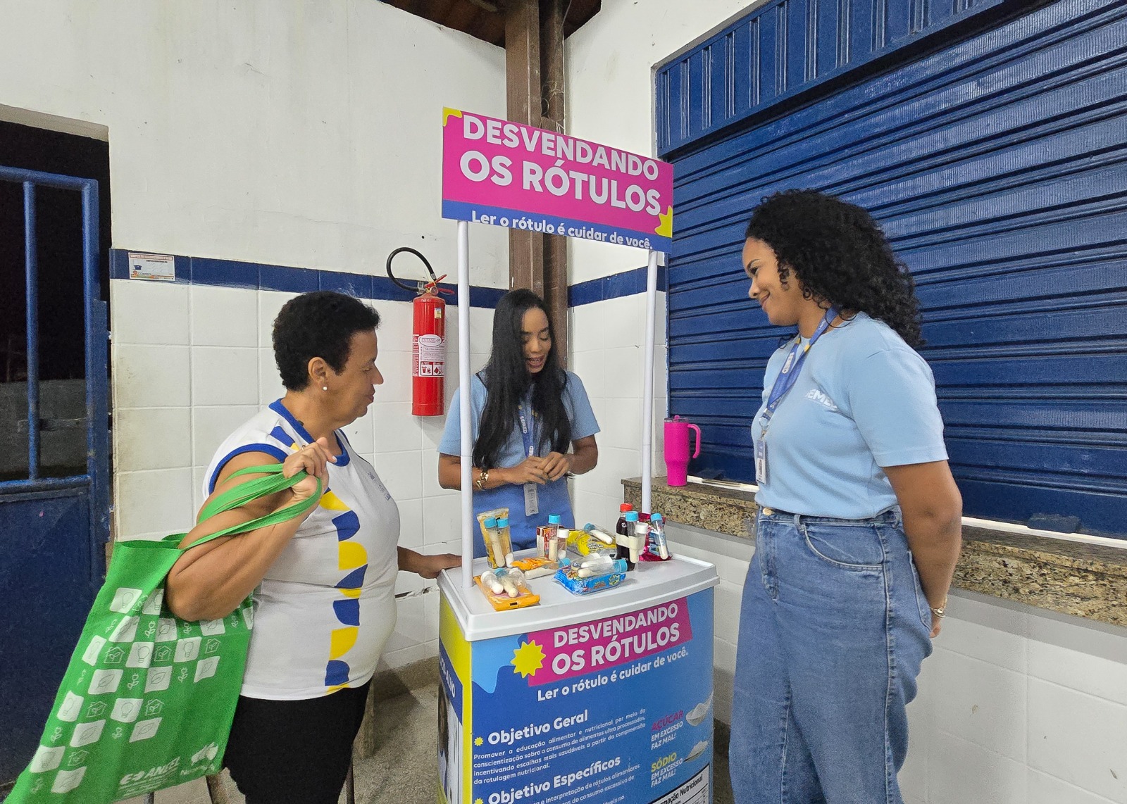 Desvendando Rótulos leva educação alimentar a estudantes da EJA