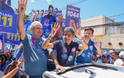 Imagem do post “Vamos trabalhar na qualidade do ensino”, diz ACM Neto durante caminhada em Salvador