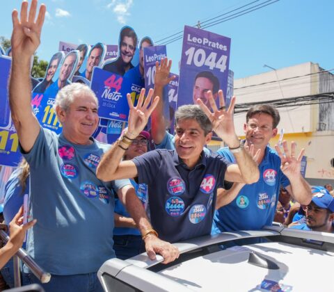Imagem do post “Vamos trabalhar na qualidade do ensino”, diz ACM Neto durante caminhada em Salvador