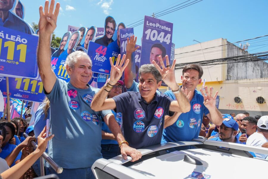 “Vamos trabalhar na qualidade do ensino”, diz ACM Neto durante caminhada em Salvador
