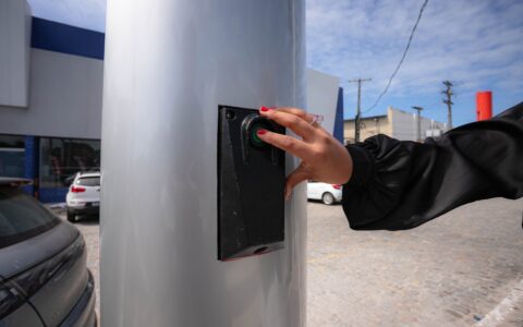 Imagem do post Lauro de Freitas moderniza semáforos e fiscalização em cinco pontos; veja locais