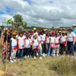 Sedur promove plantio de 30 mudas com estudantes em área de preservação