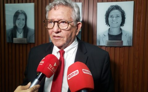 Imagem do post “Eu escolhi esse lado”: Caetano celebra trajetória ao receber maior honraria da Alba