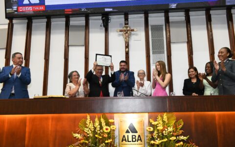 Imagem do post “É a luta que escolhi para minha vida”, diz Luiz Caetano ao receber Comenda 2 de Julho