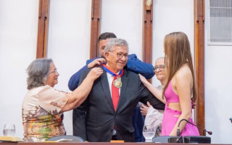 Imagem do post “Muito mais do que um título”, diz Luiz Caetano ao receber Comenda 2 de Julho na Alba