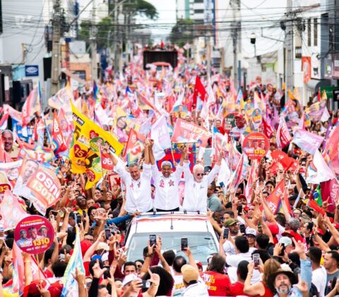 Imagem do post Jerônimo Rodrigues reúne 30 mil pessoas em caminhada em Vitória da Conquista