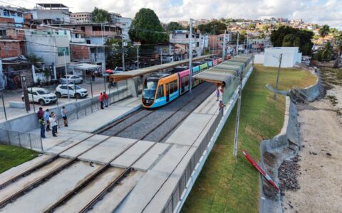 Imagem do post VLT de Salvador inicia operação na Parada Itacaranha; veja horários e funcionamento
