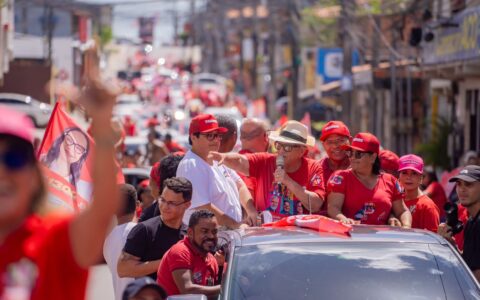 Imagem do post Em jogada de xadrez político, Caetano mobiliza Camaçari e deixa “apagada” a caminhada de ACM Neto na cidade