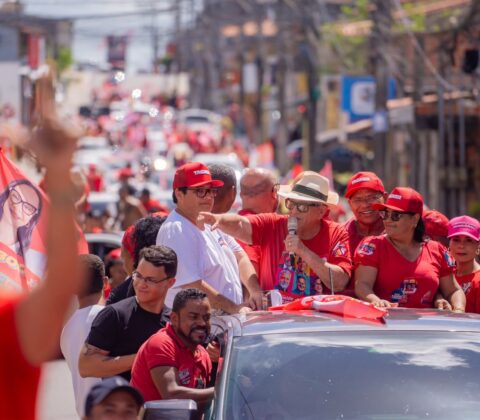 Imagem do post Em jogada de xadrez político, Caetano mobiliza Camaçari e deixa “apagada” a caminhada de ACM Neto na cidade
