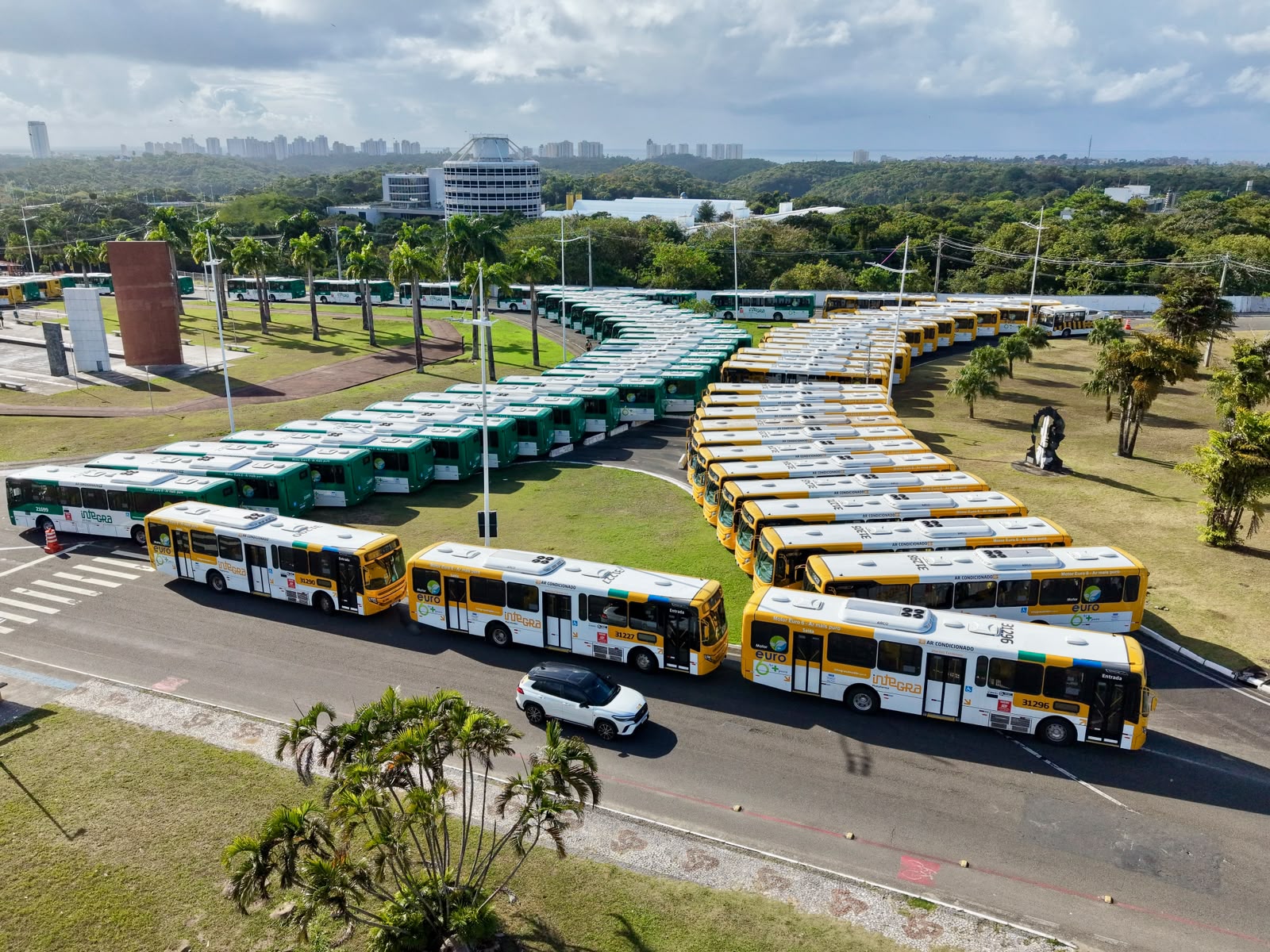 Novos ônibus começam a circular em Salvador; confira linhas atendidas
