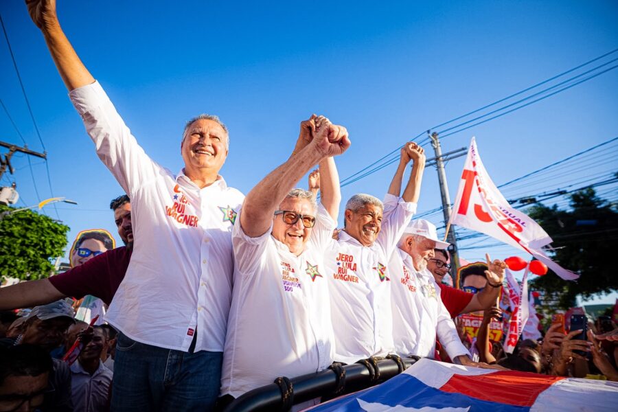 “Camaçari tem lado, e é o lado do Time de Lula”, diz Luiz Caetano durante caminhada