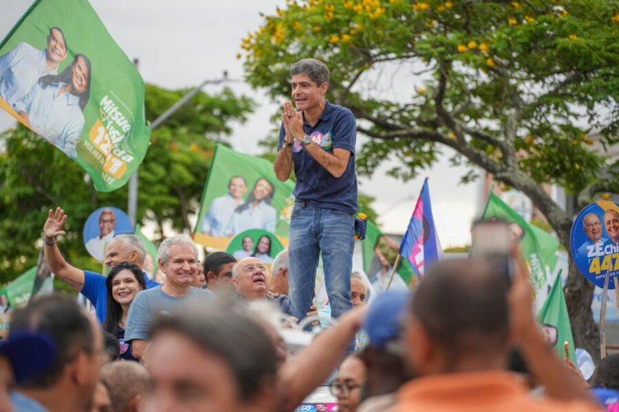 “A onda da mudança só faz crescer na Bahia”, diz ACM Neto durante caminhada em Feira de Santana