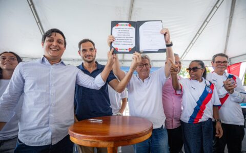 Imagem do post “Hoje a gente marca um golaço para o futuro de Camaçari”, diz Caetano ao assinar TAC para reforma do Estádio