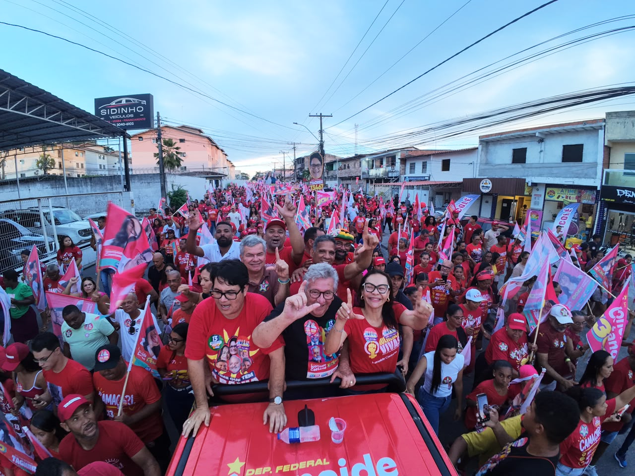 Caetano reúne aliados em caminhada nos Phocs e faz pedido na reta final das eleições