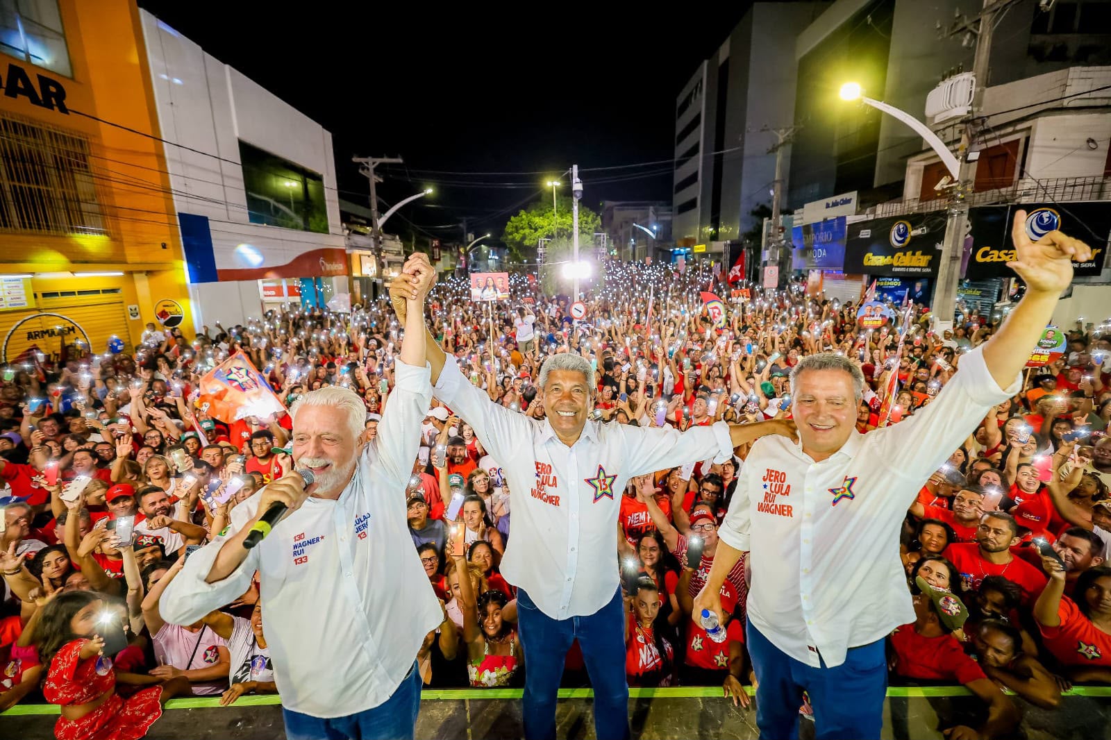 Wagner faz chamado à militância na reta final durante comício em Jacobina