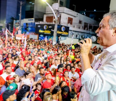 Imagem do post Rui Costa faz duras críticas a Flávio Bolsonaro durante comício em Jacobina