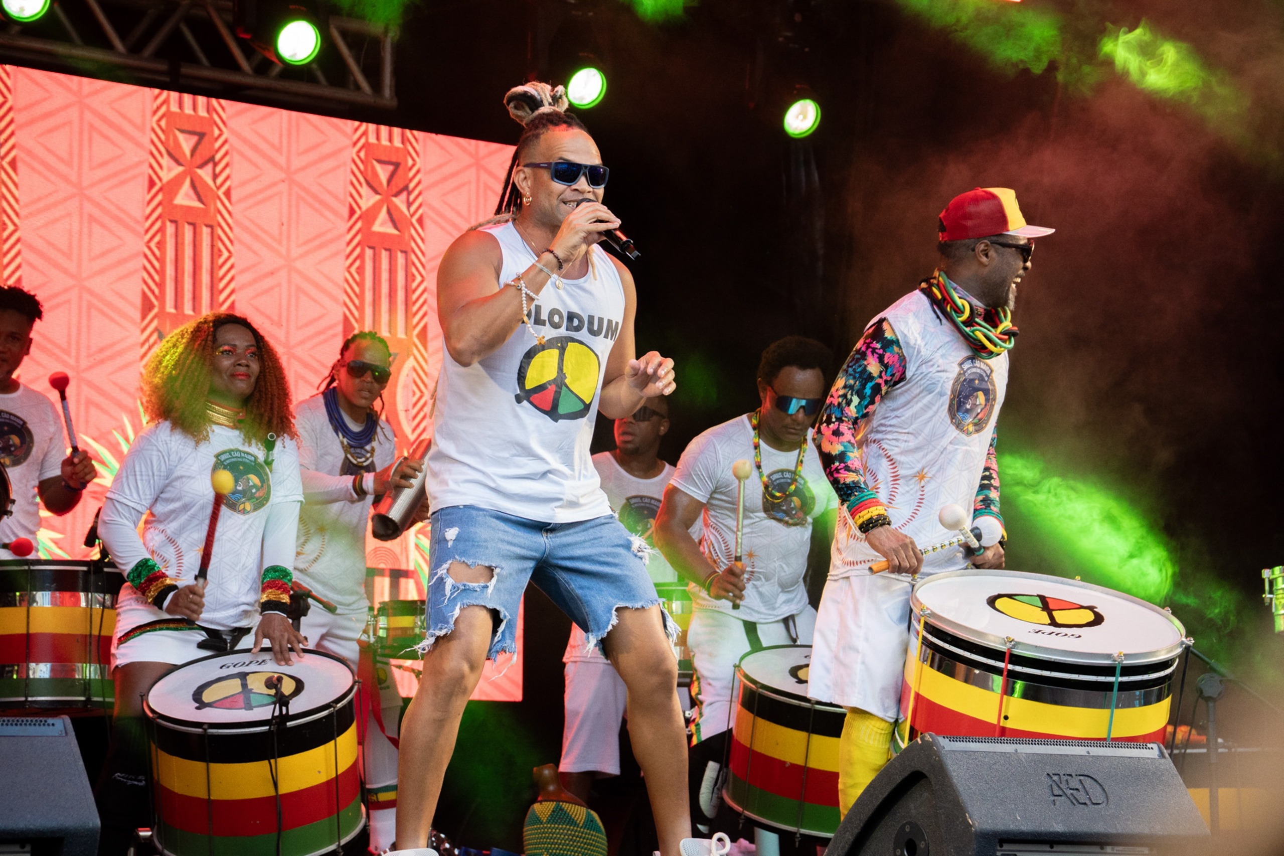 Ensaio do Bloco Olodum lota a Praça das Artes no Pelourinho