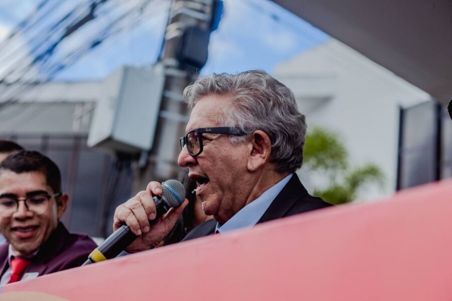 “Aqui comemoramos toda a nossa tradição”, afirma Luiz Caetano durante o desfile de 268 anos de Camaçari