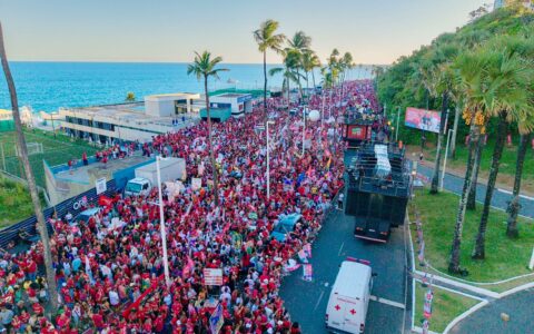Imagem do post Multidão ocupa ruas de Ondina em caminhada com Lula e Jerônimo em Salvador