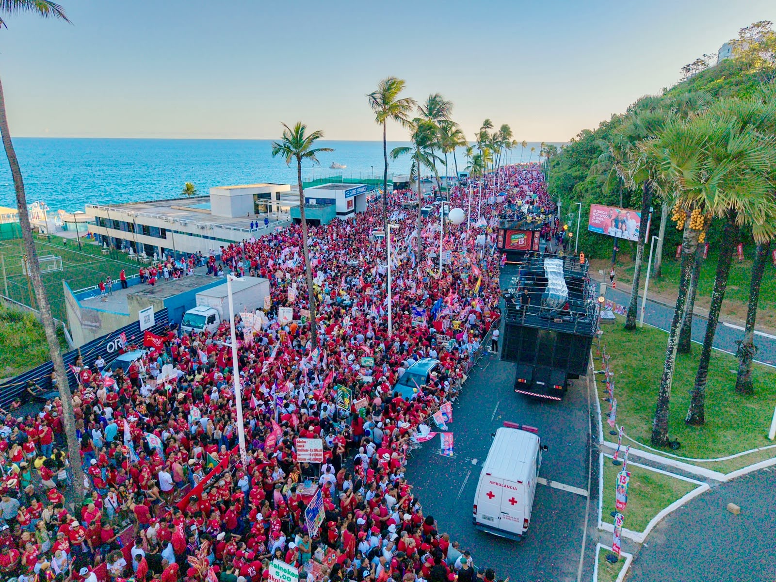 Mulher passa mal durante ato com Lula em Salvador