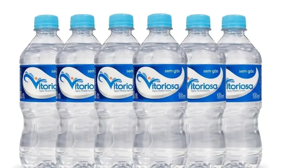Anvisa interdita água mineral da marca Vitoriosa por conter coliformes