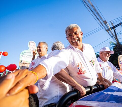 Imagem do post Tagner acompanha caminhada com 20 mil pessoas e destaca força do Time de Lula em Camaçari