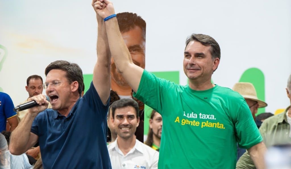 Flávio Bolsonaro desembarca na Bahia nesta quinta-feira (17/09)