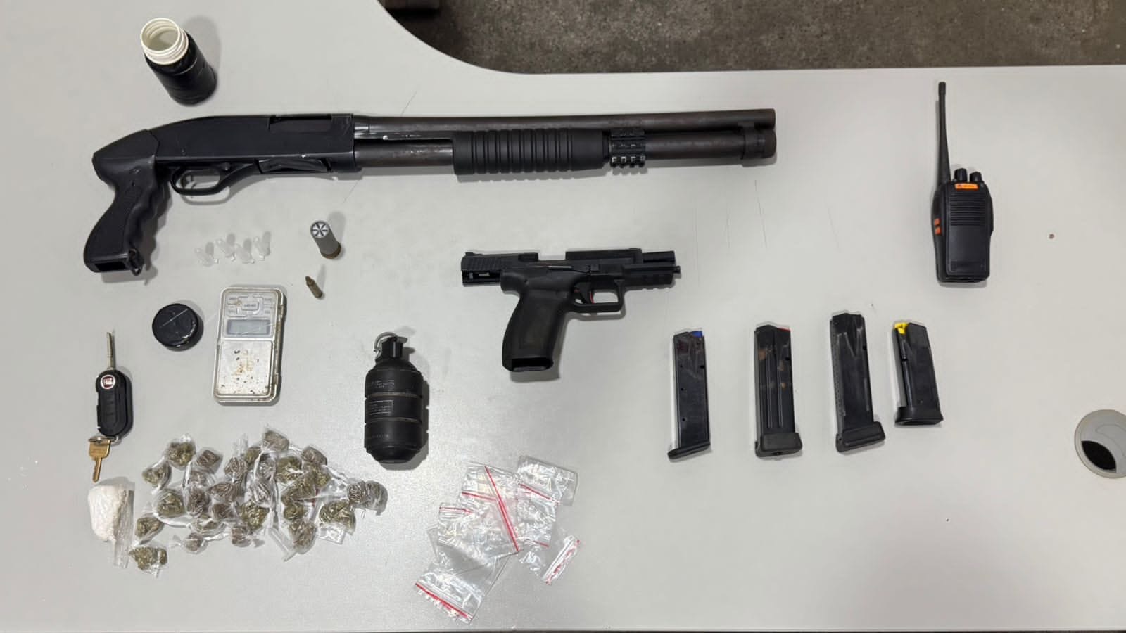 PM apreende armas, granada e drogas durante ação em Maraú