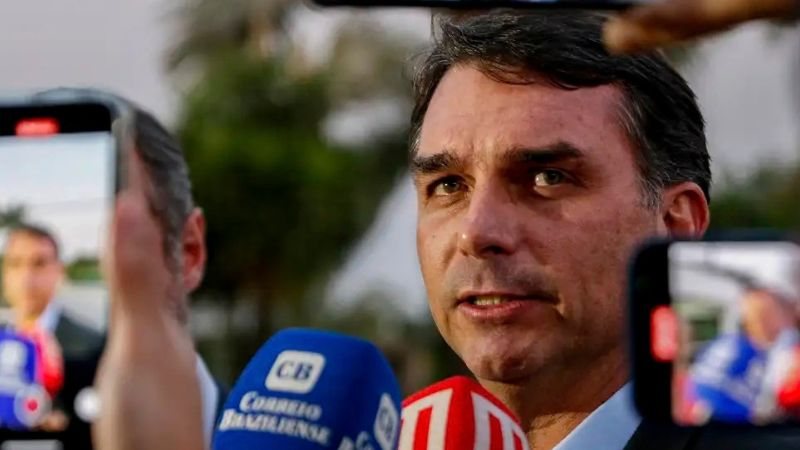 Flávio Bolsonaro nega plano para tirar título de Nossa Senhora Aparecida: “Uma grande mentira”