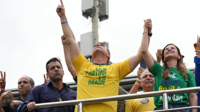 Flávio Bolsonaro tem 47,2% e Lula, 46,8% no 2º turno, diz AtlasIntel
