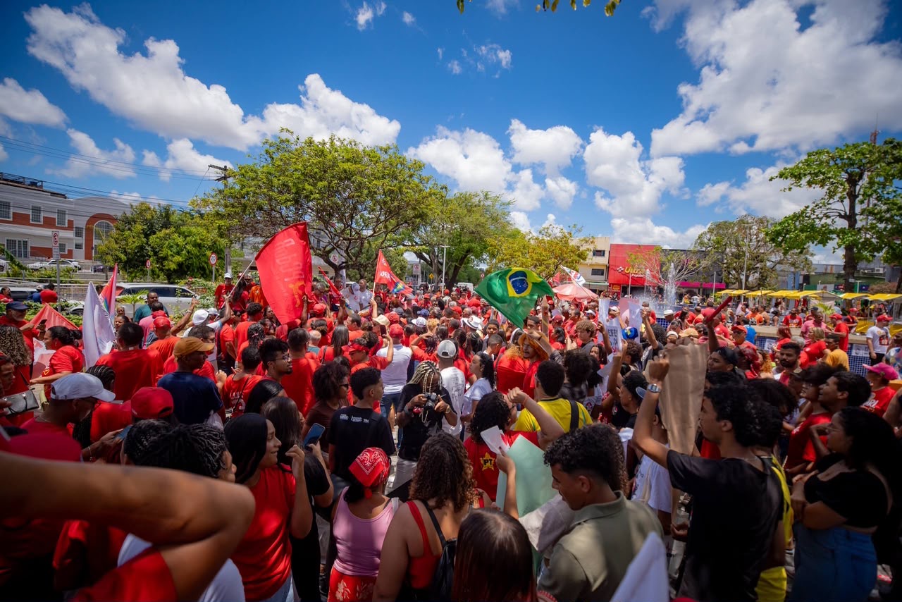 Mulheres realizam ato em apoio a Lula neste sábado (17) em Camaçari