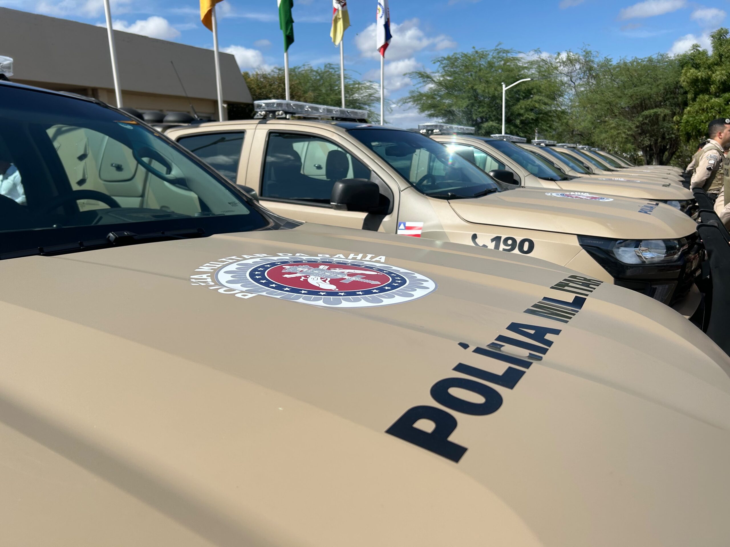 Com investimento de R$ 7,2 milhões, Governo da Bahia entrega 20 novas viaturas para Polícia Militar