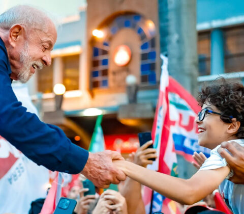 Imagem do post Lula busca virada inédita contra Flávio Bolsonaro em reta final acirrada