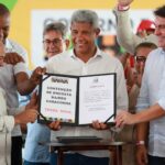 Governo da Bahia entrega equipamentos agrícolas e autoriza obra de encosta em Terra Nova