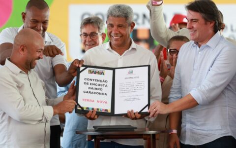 Imagem do post Governo da Bahia entrega equipamentos agrícolas e autoriza obra de encosta em Terra Nova