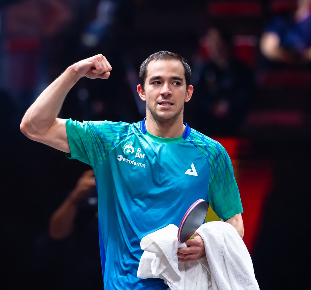 Hugo Calderano derruba número 2 do mundo e fica a uma vitória da final na China