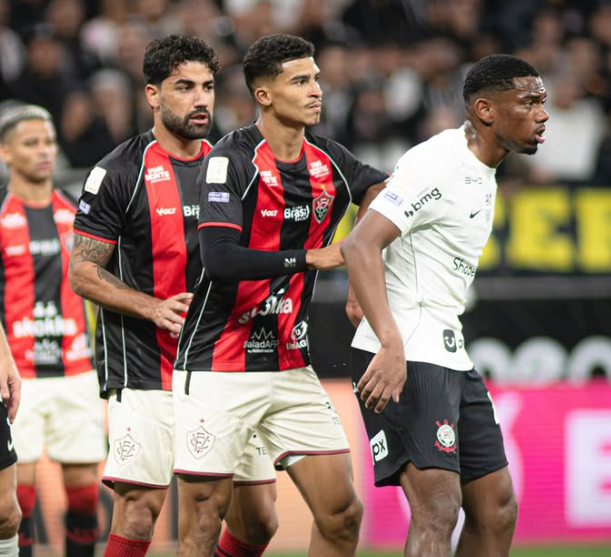 Vitória sai na frente, mas cede empate ao Corinthians e amplia jejum fora de casa