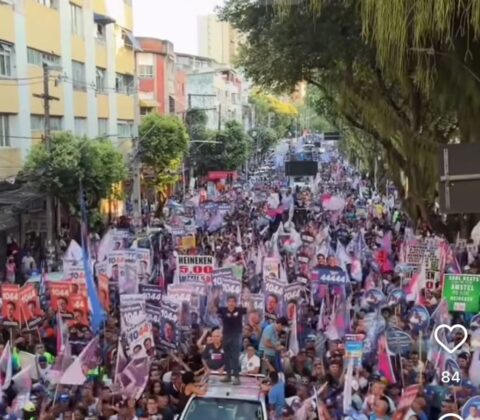 Imagem do post ACM Neto lota ruas de Salvador em último ato de campanha