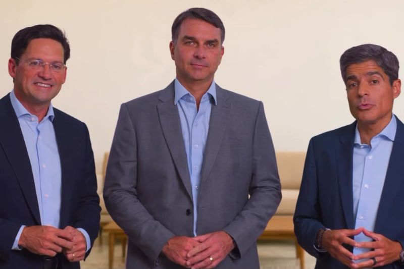 VÍDEO: Ao lado de João Roma, ACM Neto reforça apoio a Flávio Bolsonaro