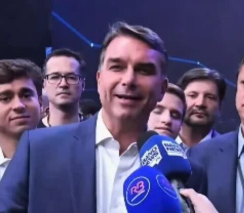 Imagem do post Flávio Bolsonaro erra nome de avenida e petista não perdoa: “Não conhece Salvador”