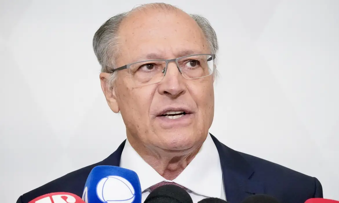 Alckmin projeta ações para eventual novo mandato de Lula