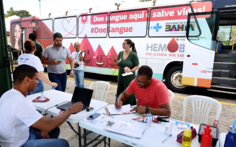 Imagem do post Unidade móvel da Hemoba participa de ação solidária promovida por Buja Ferreira