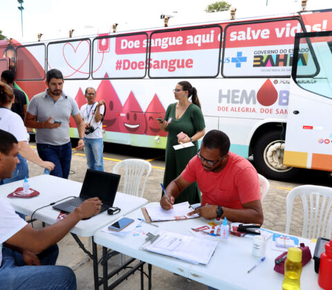 Imagem do post Unidade móvel da Hemoba participa de ação solidária promovida por Buja Ferreira