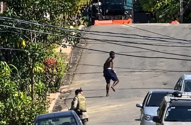 Suspeito de ameaçar moradores troca tiros com PM e foge para área de mata