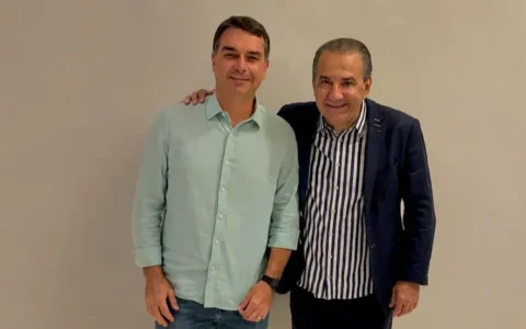 Imagem do post Silas Malafaia se irrita após carta de Flávio Bolsonaro e detona: “Jumentos”